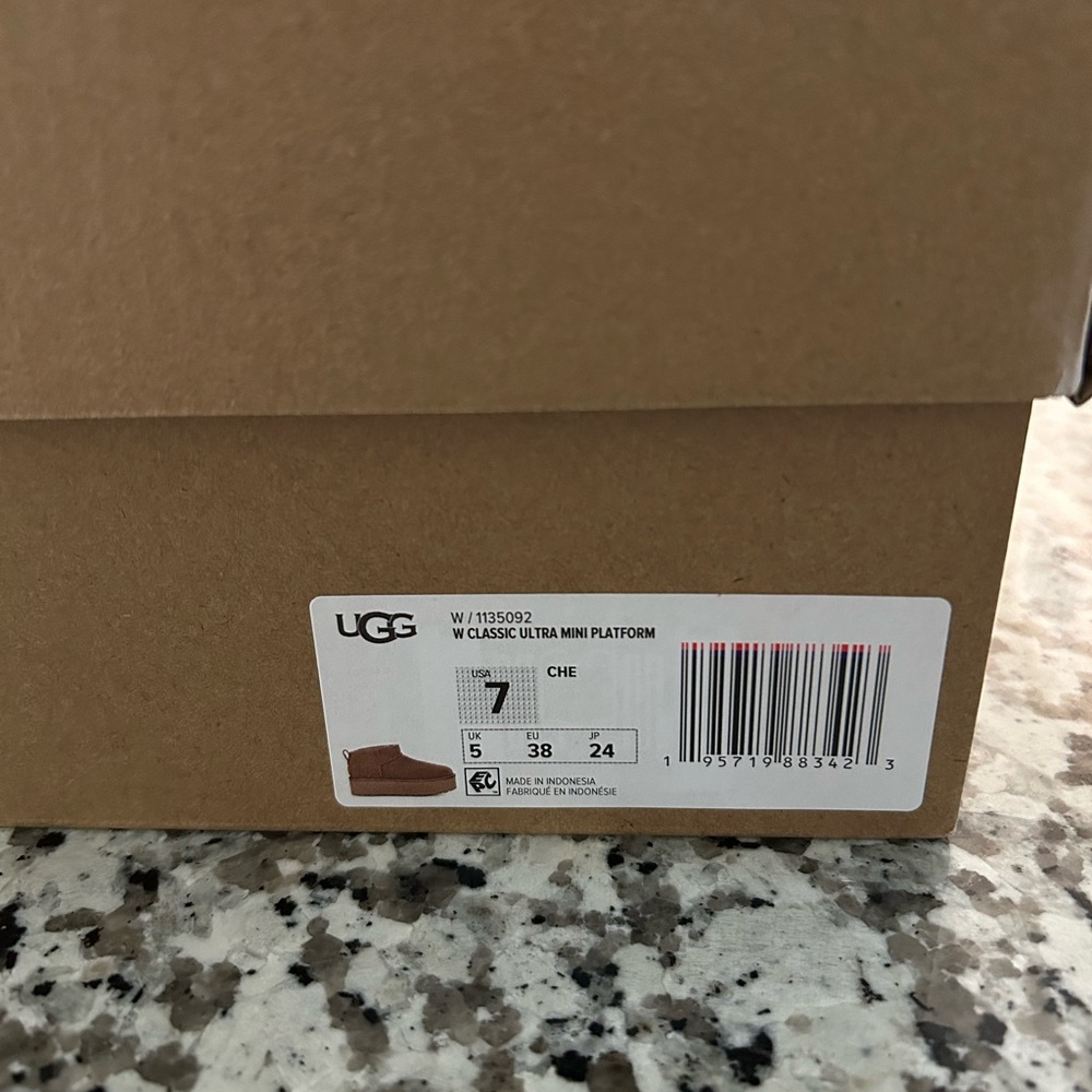 UGG Womens Suede Platform Ankle Boot - Chestnut - Picture 4 of 5